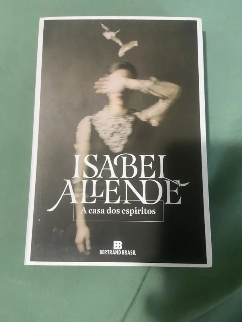 A Casa dos Espíritos Isabel Allende - Foto 2