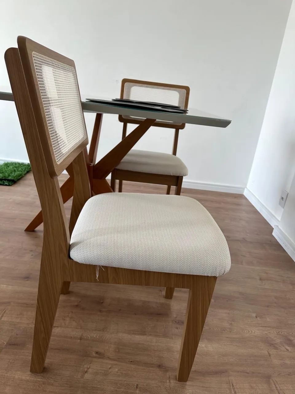 Mesa de jantar e cadeiras 