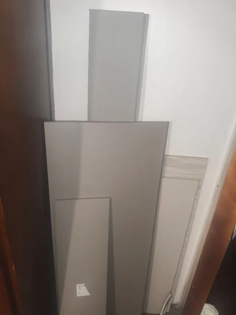 Tampo de mesa e prateleiras em Marcebaria