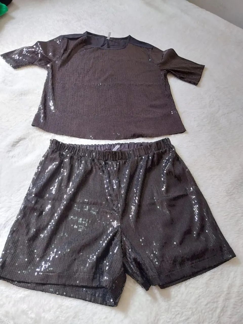 Conjunto de shorts e camisa feminina 