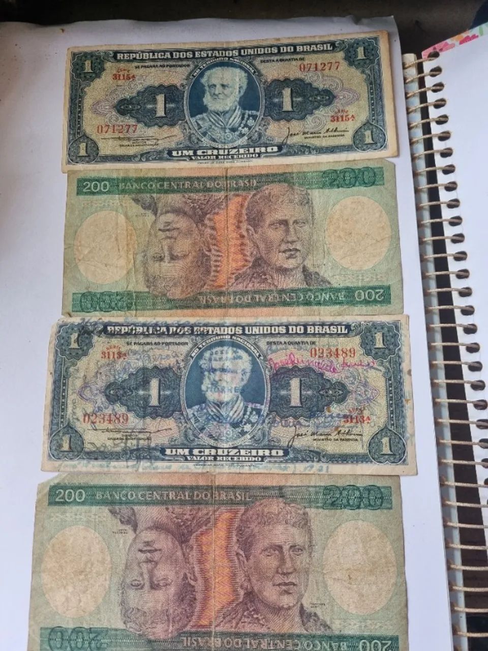 Lote 3 - Coleção de Moedas Antigas Brasileiras e Estrangeiras + Cédulas