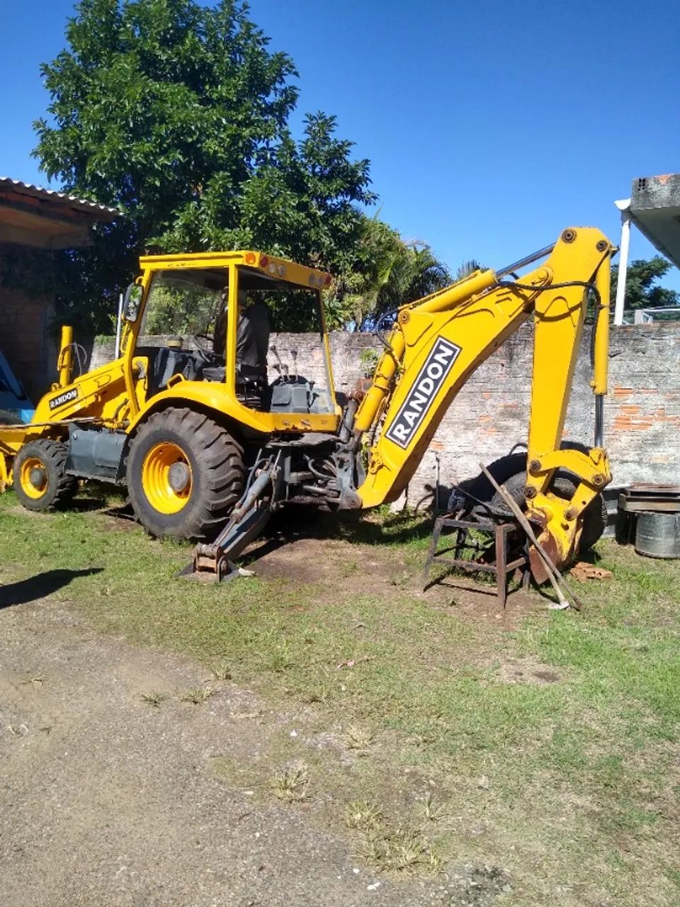 Retroescavadeira rd406 2013