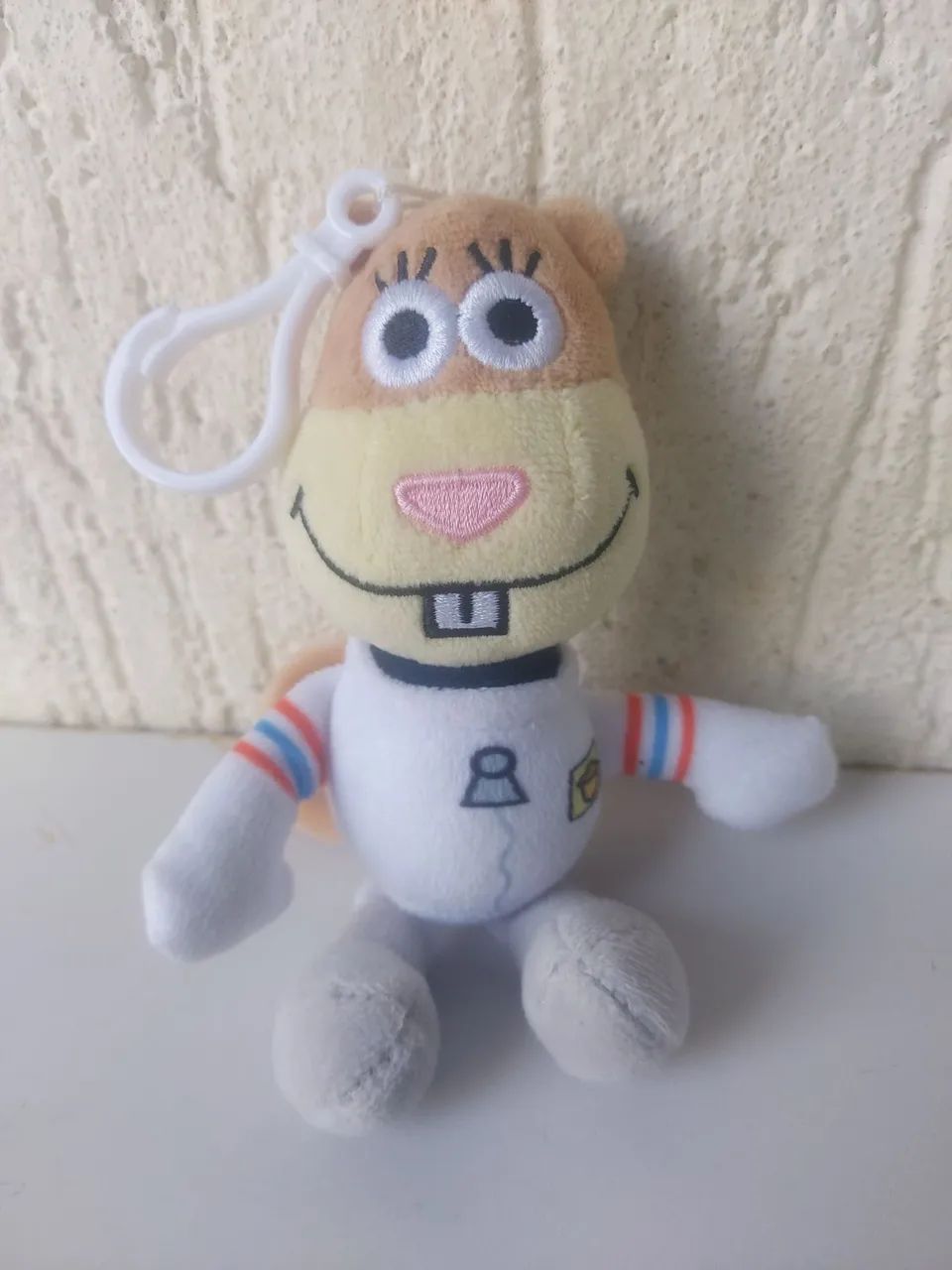 chaveiro de 15cm da Sandy com o traje espacial completo