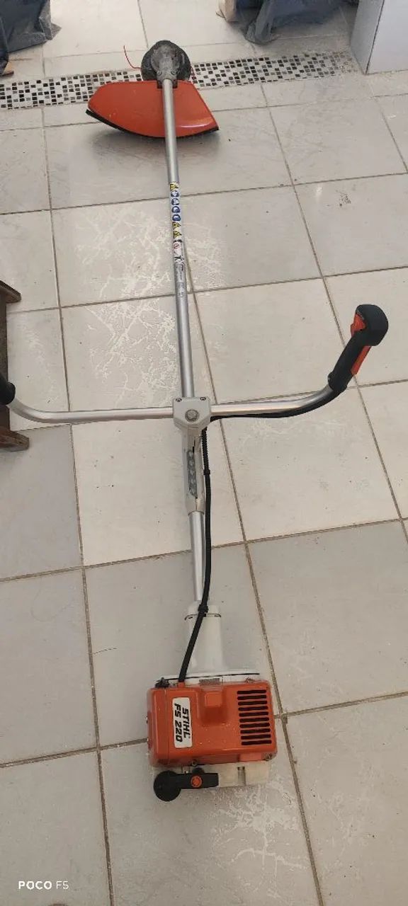 Roçadeira Stihl FS 220 nunca usada  - Foto 4