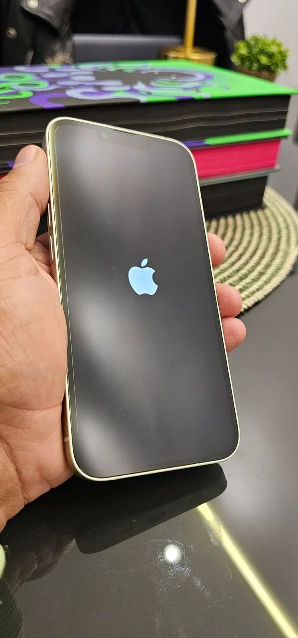 Iphone 13 muito novo 