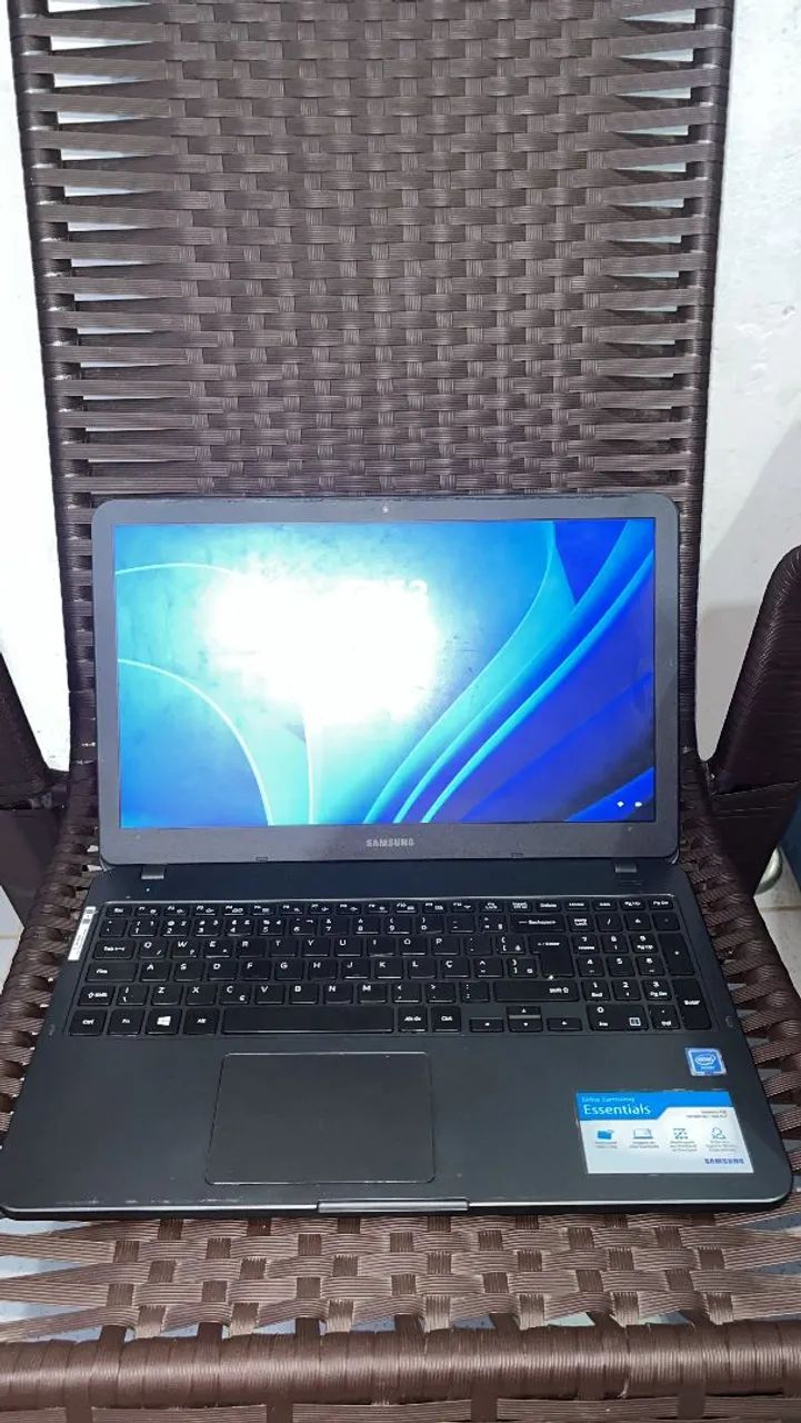 Notebook Samsung SSD Windows 11 R$ 980 - Com Detalhe