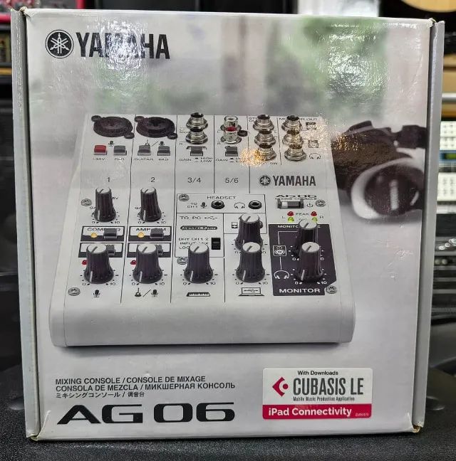 Mesa de som e interface de audio Yamaha Ag06 semi-novo Mixer