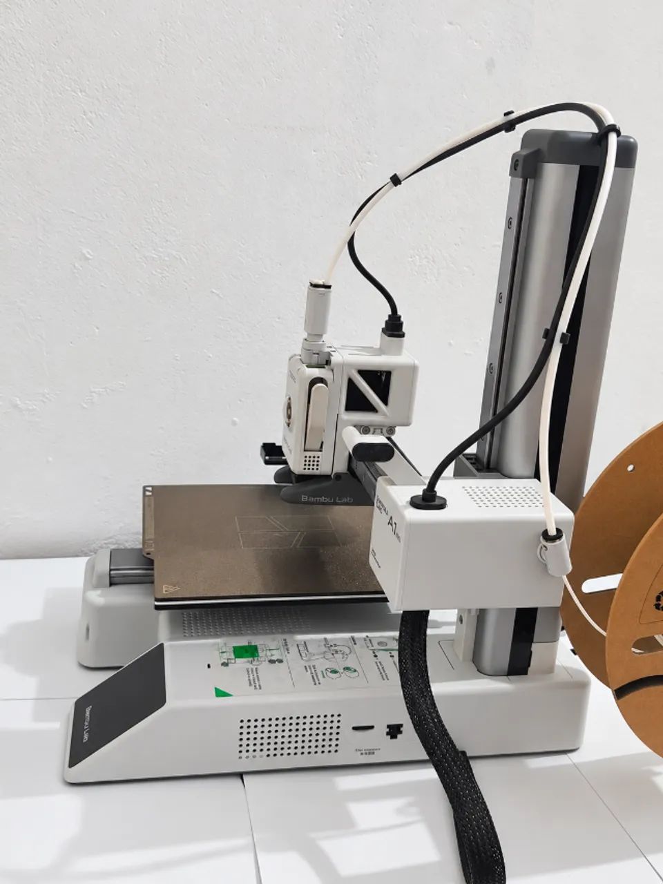 Impressora 3d Bambu Lab A1 Mini 3D Original - Menos de 90h de Uso + Caixa e filamento - Foto 3