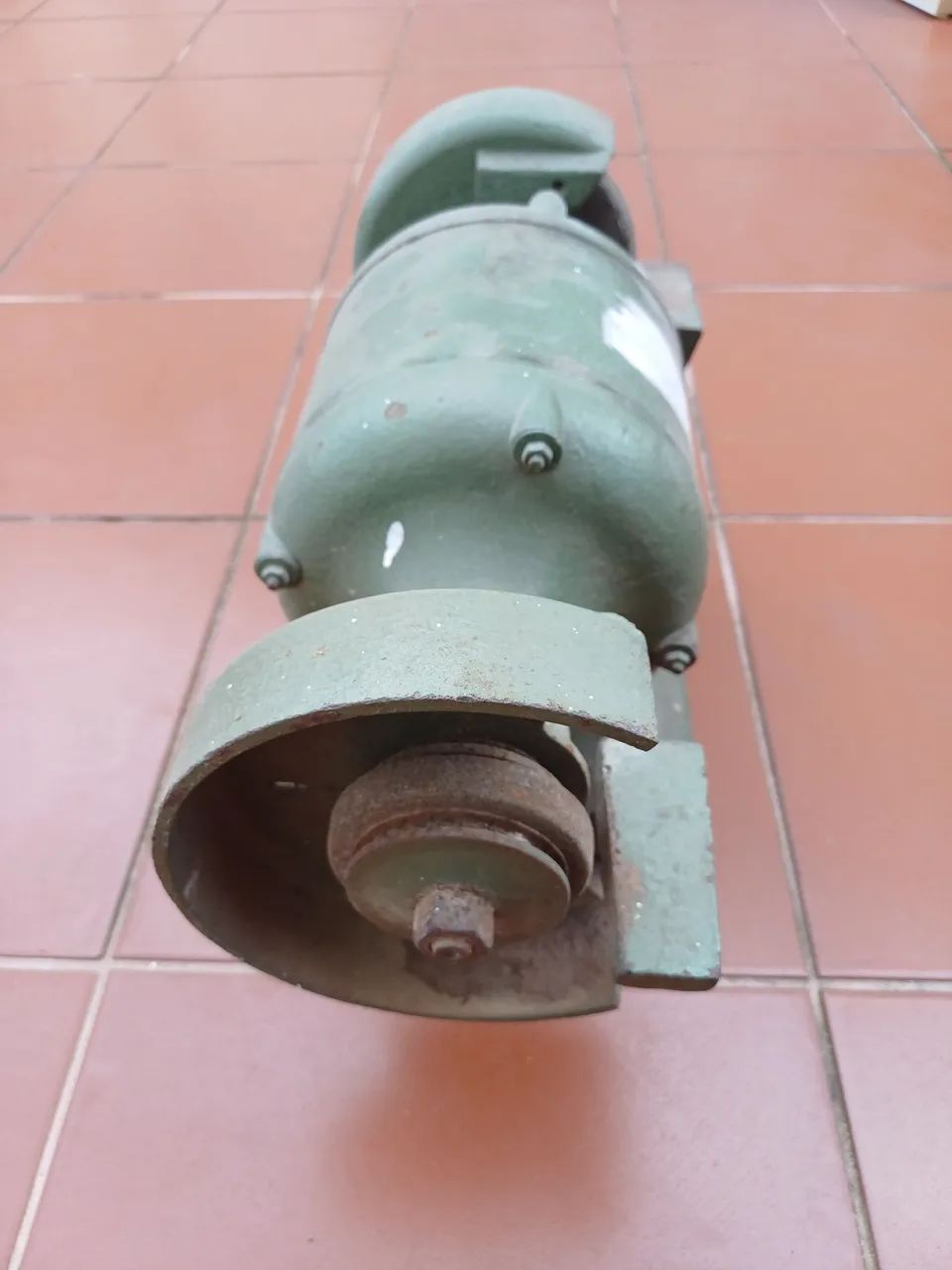 Moto Esmeril Antigo Industrial de Bancada Ferro Fundido - Funcionando - Foto 3