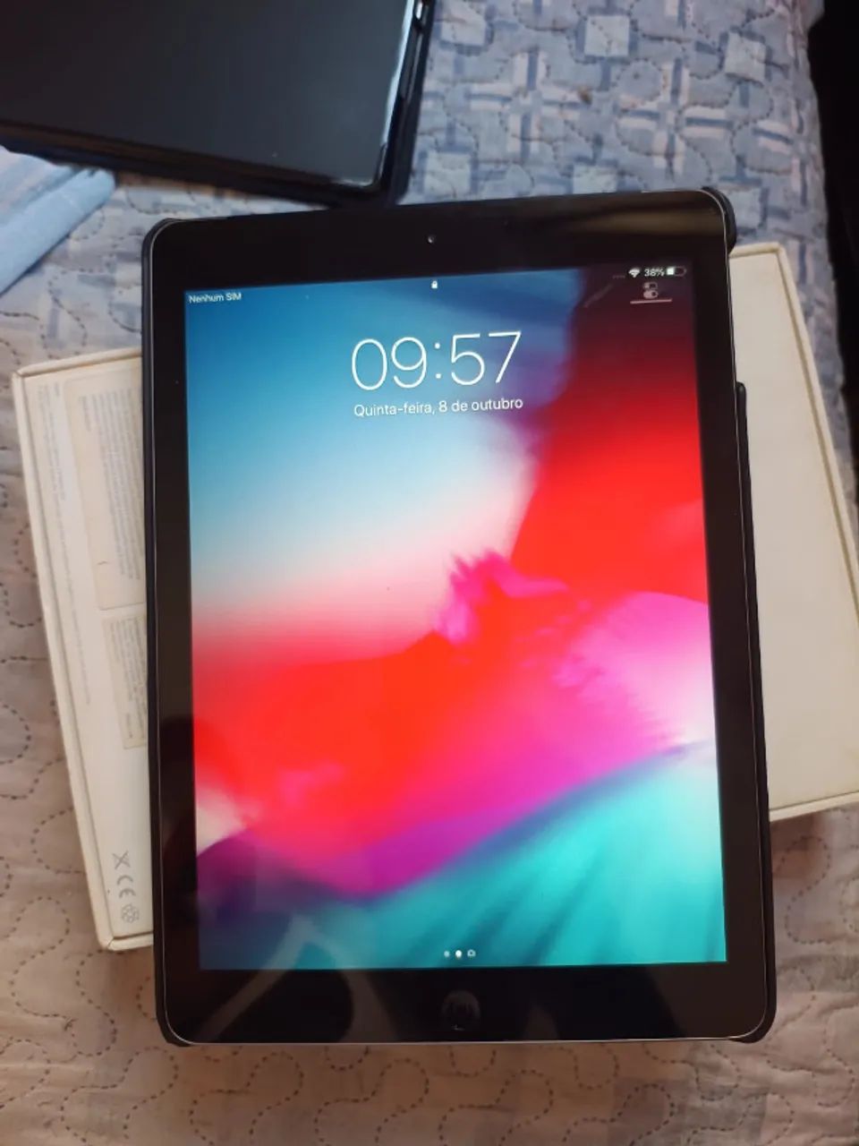 iPAD AIR, na caixa e com acessórios