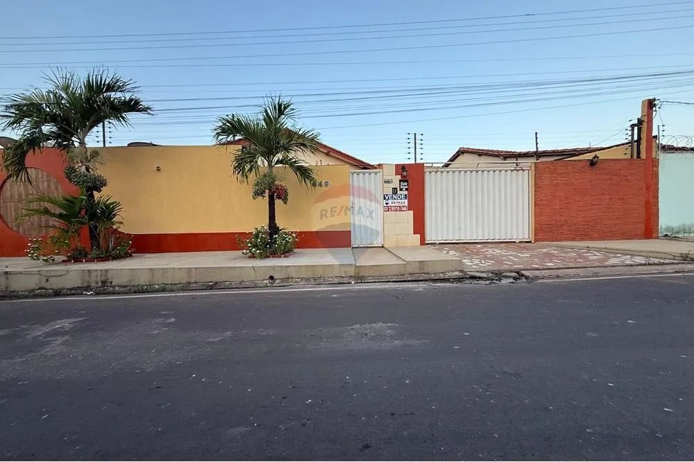 CASA NO BAIRRO TRADICIONAL DE PARAGOMINAS
