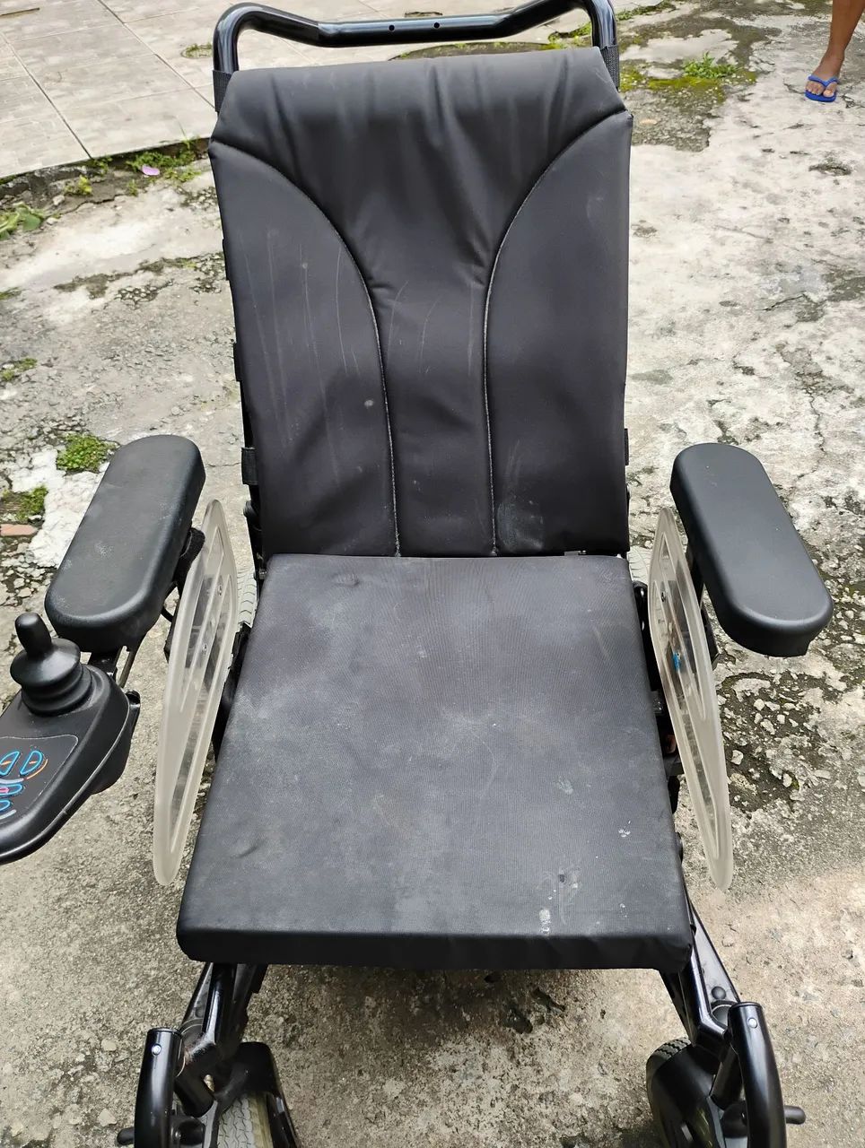 Cadeira de rodas motorizada 