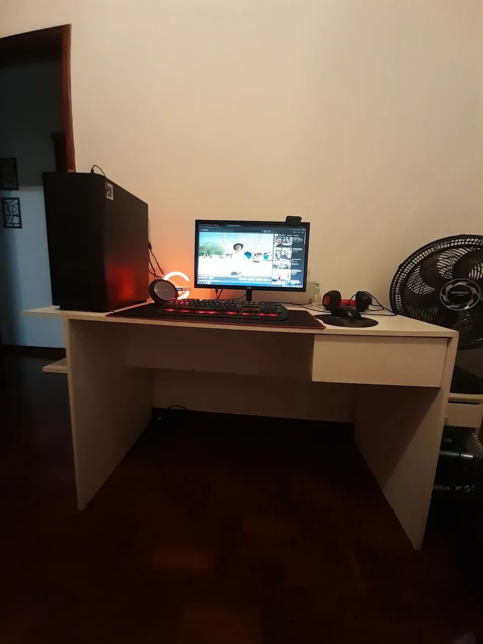 MESA GAMER EM ÓTIMO ESTADO!! - Foto 3