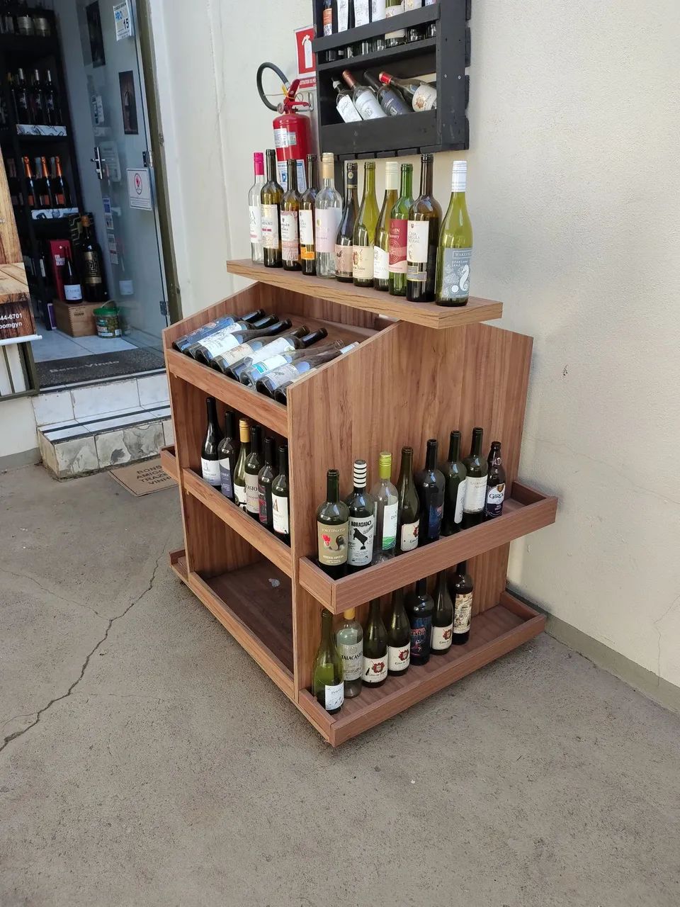 Expositor de vinhos e produtos  - Foto 2