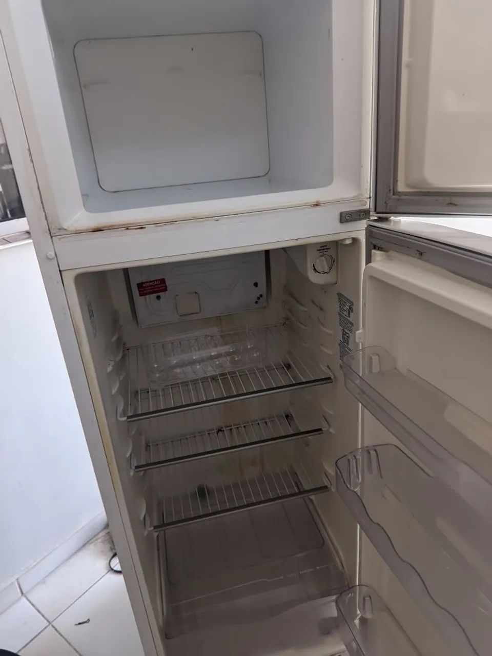 GELADEIRA ELECTROLUX DC35A 260 LTS, PARA RETIRAR PEÇAS/MOTOR