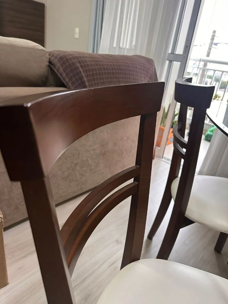   Mesa com tampo de vidro com 6 cadeiras - Foto 5