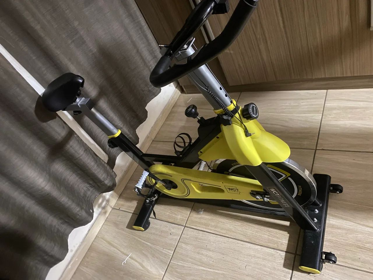 Vende se bicicleta ergométrica 