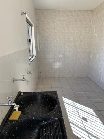 Ótima casa de 4 qts, suite, área de lazer completa em lote de 700 metros - Foto 11
