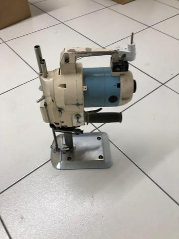 Máquina para corte de tecidos
