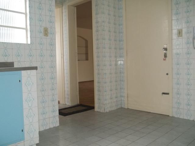 Apartamento dois dormitórios + dep. de empregada, central, ótimo para estudantes - Foto 12