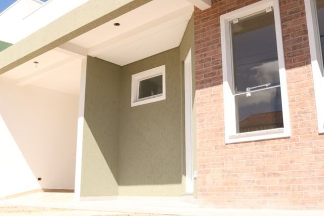 Casa com 2 dormitórios, porém com opção para 3 dorms, averbada e nova no Santa Candida