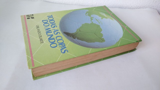 Livro Todas as Copas do Mundo (encarte Pelé e Maradona)