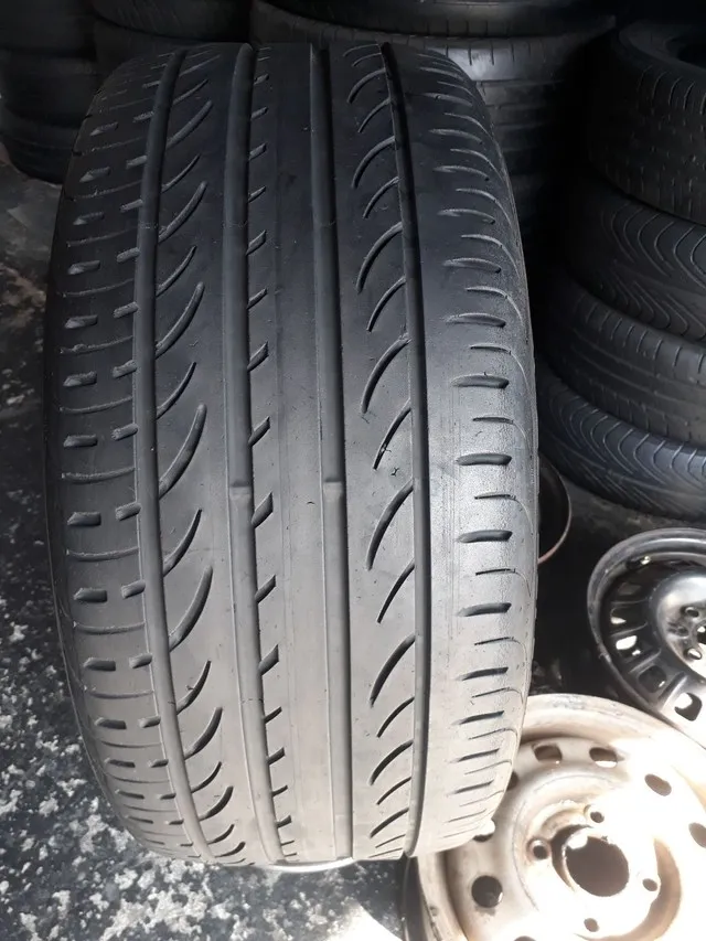 255 35 19 seminovo PIRELI original com 90%de Borracha apenas 495 reais