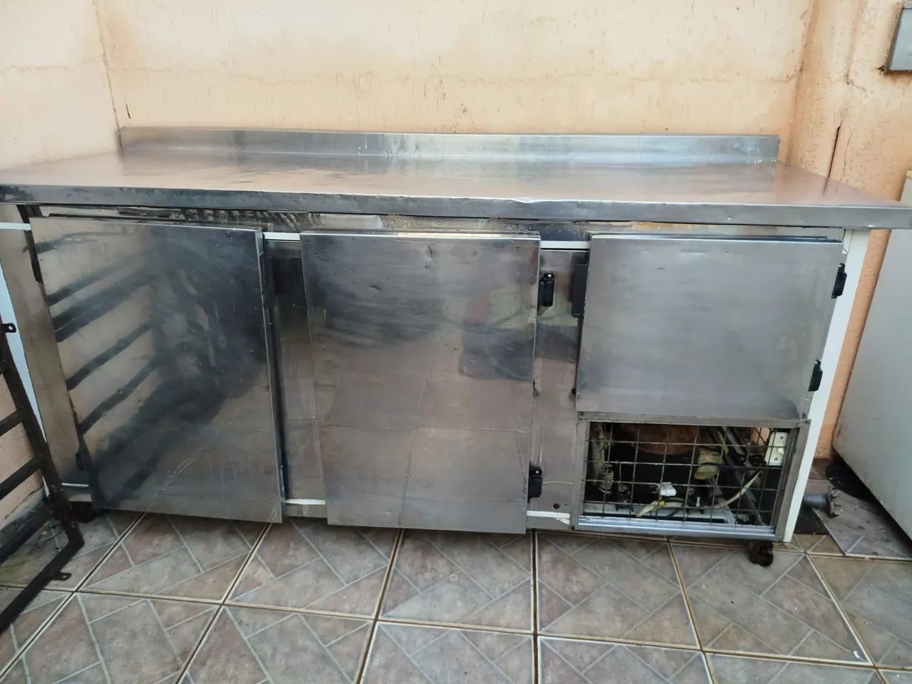 Freezer balcão em inox 3 portas Refrimate