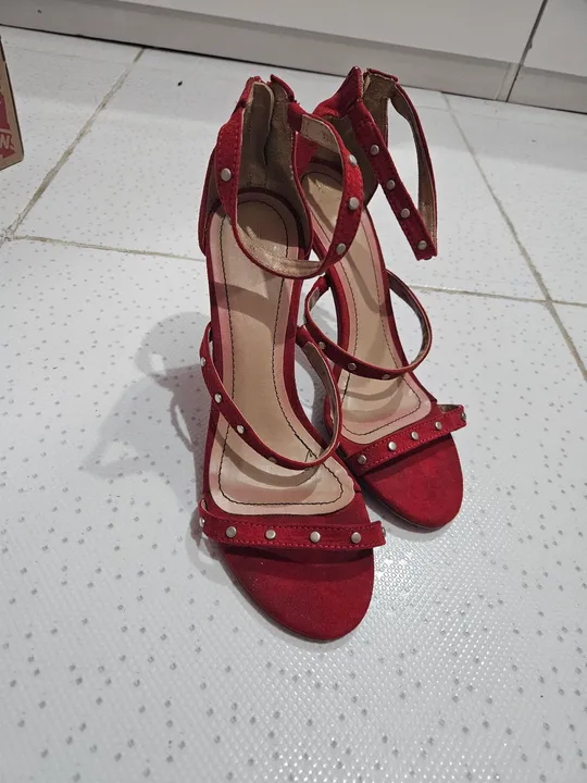 Sanadalia salto vermelha natal