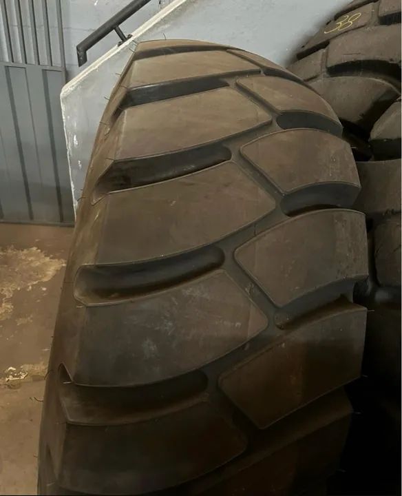Pneus Pirelli 23.5-25 NOVOS - Foto 3