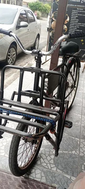 Bicicleta cargueira preta 