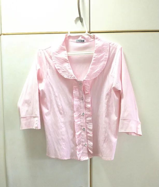 Camisa rosa babados 