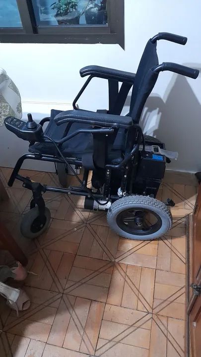 Cadeira motorizada de rodas freedon funcionando - Foto 2