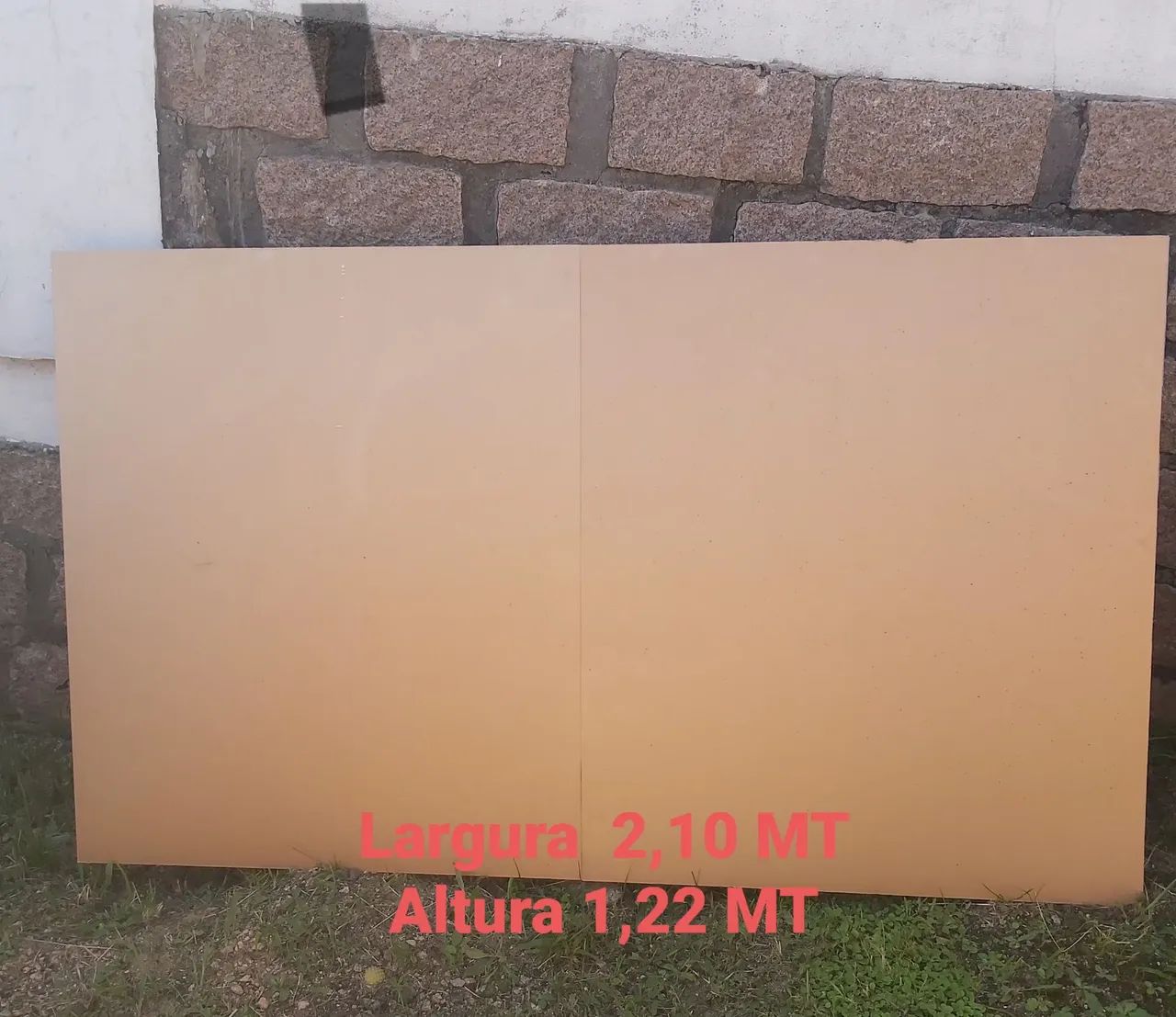 Placa em ACM dourada Largura 2,10 MT x 1,22 com estrutura 