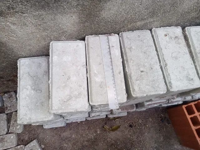 Vendo piso Inter travado R$ 1,00 a unidade.