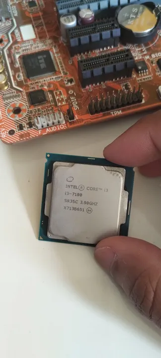 Processador Intel Core i3 13-7100 3.90GHz