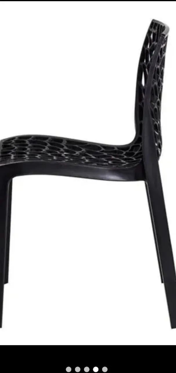 Cadeira de Plástico Preta Design Moderno