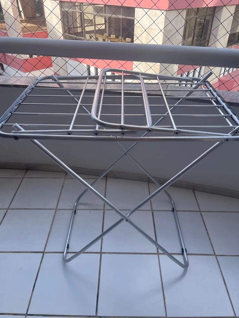 Varal de Roupa Retrátil em Metal - Foto 2