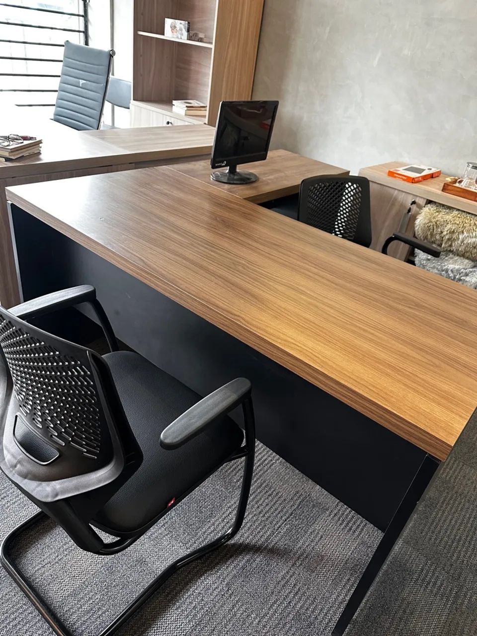 Mesa PROMOÇÃO com gavetas de Escritório em L Amadeirada - Foto 3