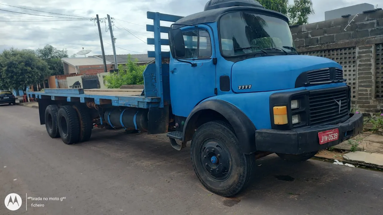 Vende-se caminhão 6x4