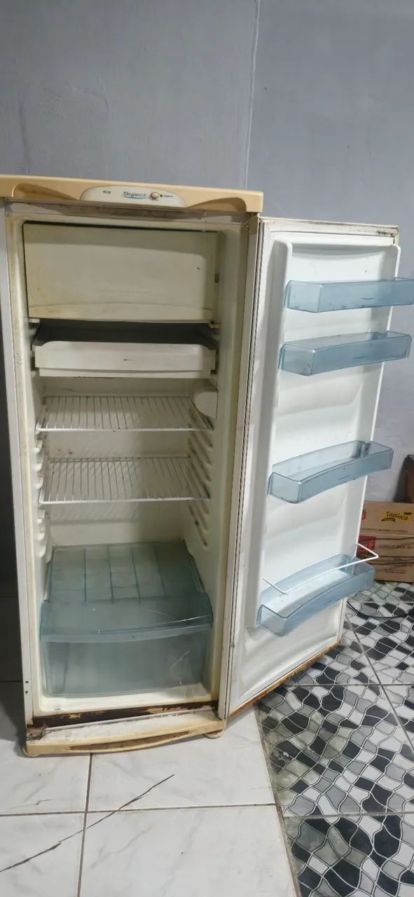 Geladeira Continental Elegance 500,00 - Negociável  - Foto 2