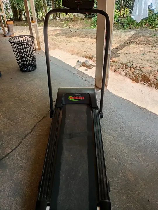 Esteira Athletica - Ótima para seus treinos!