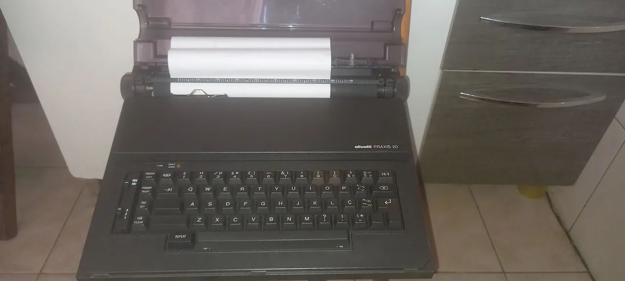 Máquina de Datilografia Elétrica Olivetti Praxis 200 - Foto 3