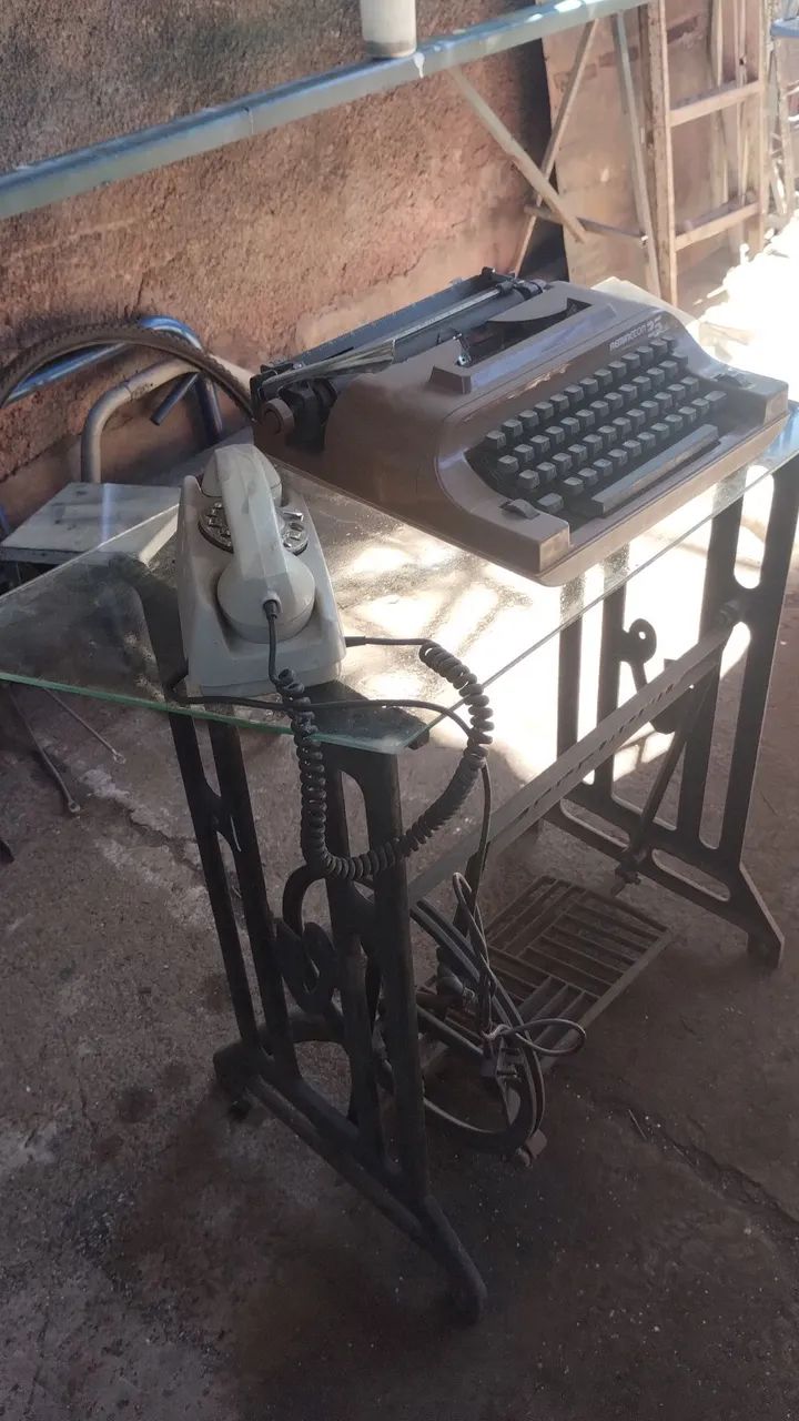 aparador de pé de máquina de costura 