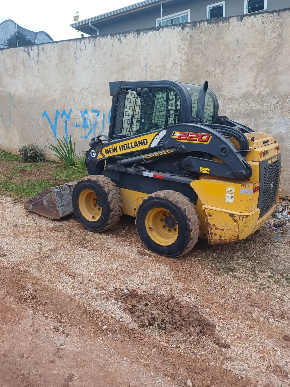 Mini Carregadeira New Holland L220, ano 2020 ,200 mil reais