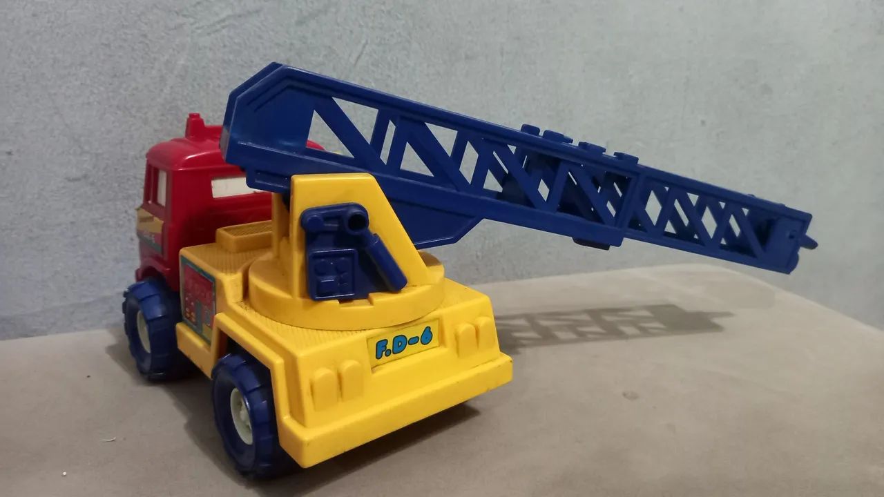 Caminhão de Bombeiros de Brinquedo antigo anos 90 - Foto 4