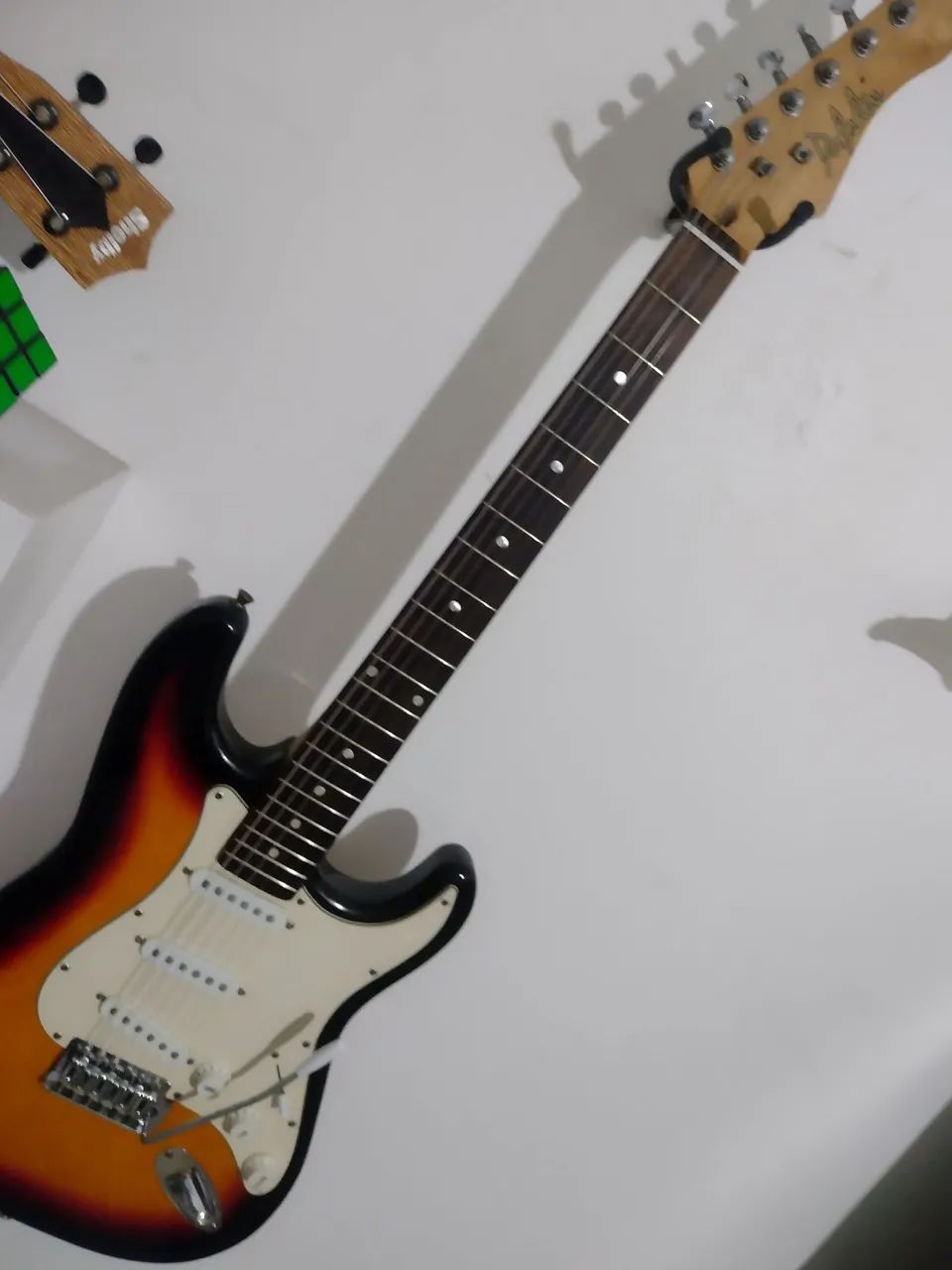 Guitarra Stratocaster Dolphin  - Foto 3
