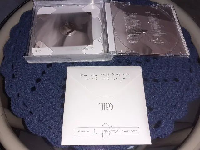 CD Taylor Swift - THE TORTURED POETS DEPARTMENT (the manuscript - versão de colecionador) - Foto 3