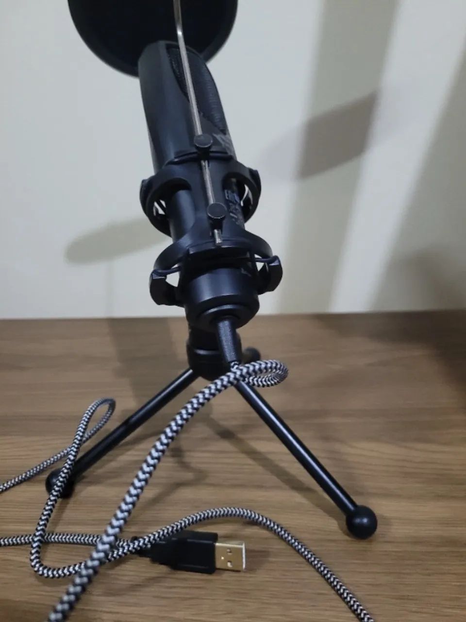 Microfone Gamer Trust SGXT 232 Mantis Streaming Podcast, USB - 22656 - Foto 2