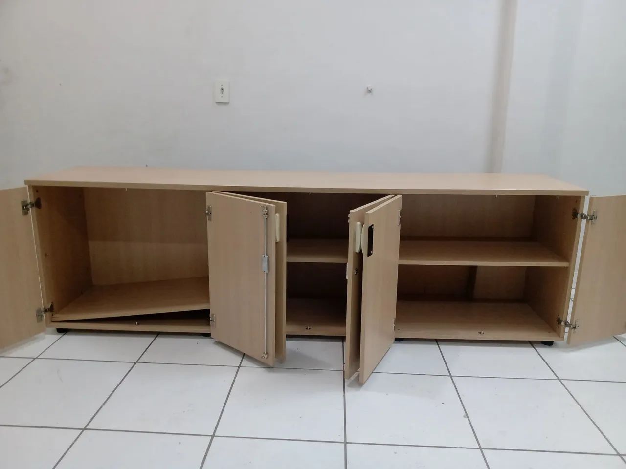 Armário Multiuso Amadeirado com Portas